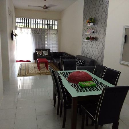 Zah'Ra Homestay Куала-Липис Экстерьер фото